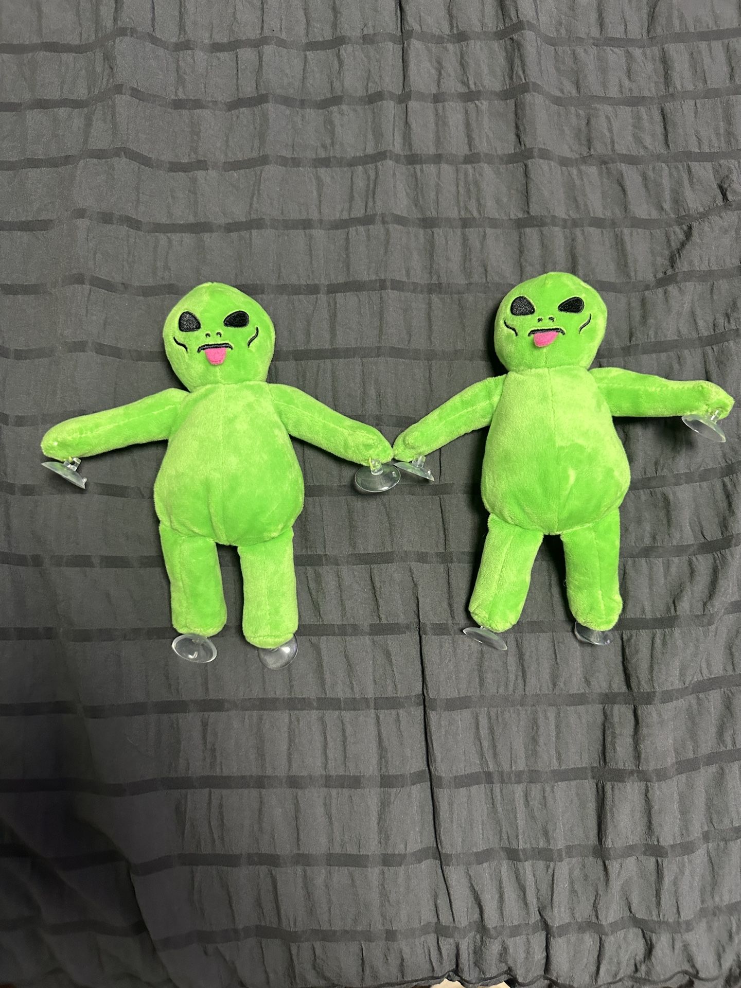 Green alien plushies with suction cups RIP N DIP