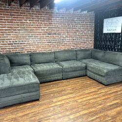 Delivery Available Thomasville, dark gray sectional sofa, couch 6pc