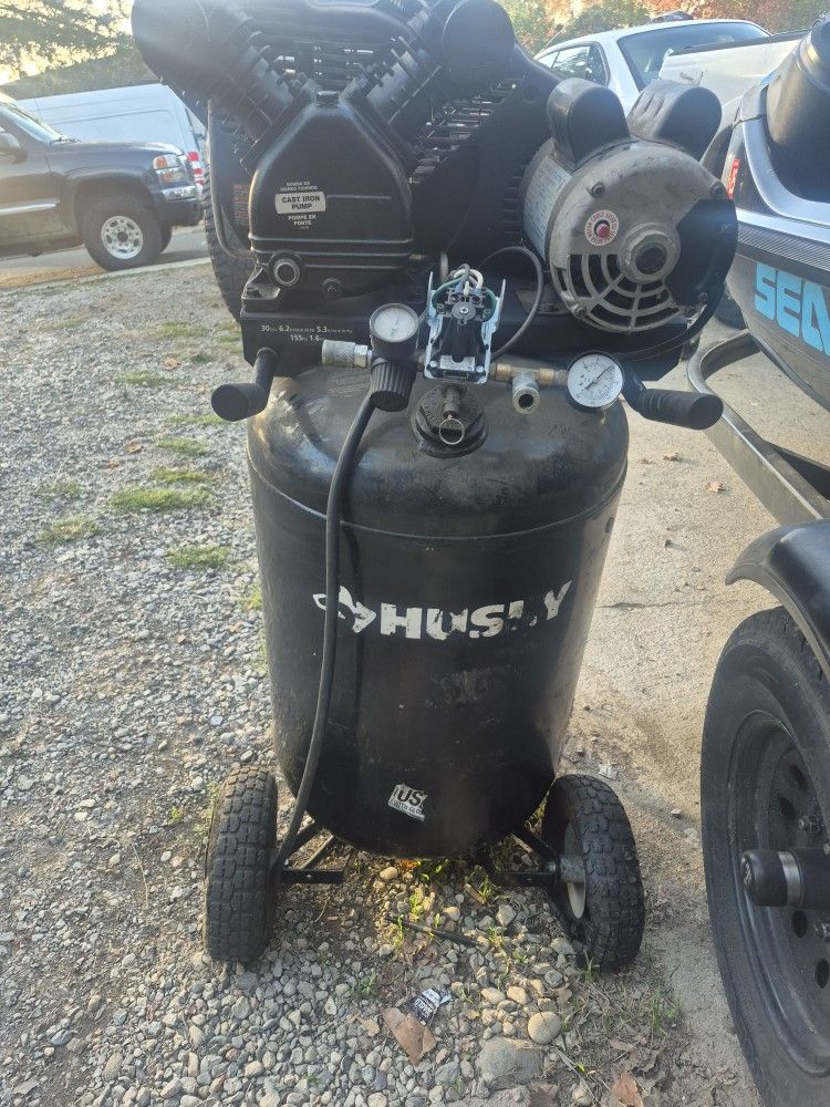 Husky 30gal 1.5hp Dual Piston 155 Psi Air Compressor