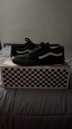 Black/White Vans Low Top Men’s Size US10