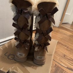 UGG Bailey Bow Boots Size 8