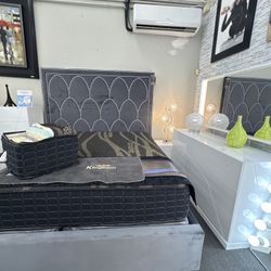 Eastern King Dark Grey Velvet Bedroom Set w/ LED Lights (Mattress No Included)