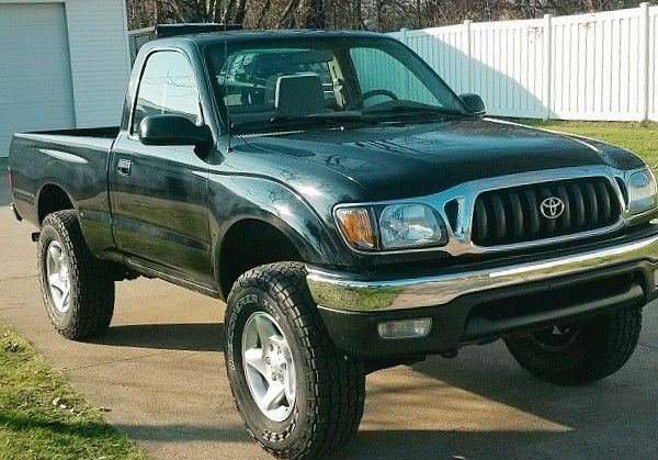 TOYOTA TACOMA 01 RUNS EXCELLENT CLEAN TITLE GOOD TAGS for Sale in St