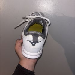 Size 10 Woman Softball Mizuno Turfs 