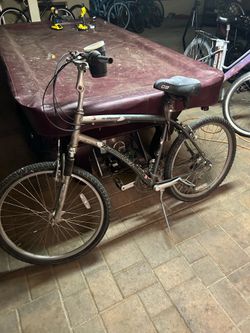 Diamondback city bike hybrid bike 26” wheels.