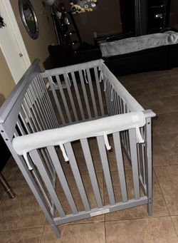 Baby crib mattress included