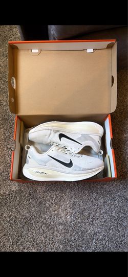 Nike Running Vomero Size 8