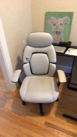 Gamer White Leather Chair - Great Condition