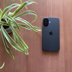 iPhone 16 Battery 💯 ( Still under Apple warranty ) Unlocked 128gb Black color