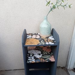 Sweet Little Side Table 