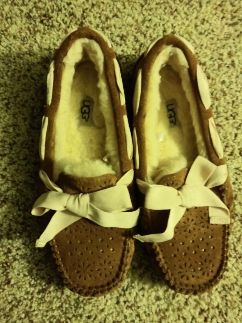 UGG slippers size 7