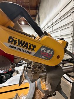 DEWALT FLEXVOLT 120V MAX 12” Sliding Miter Saw + Heavy Duty Stand