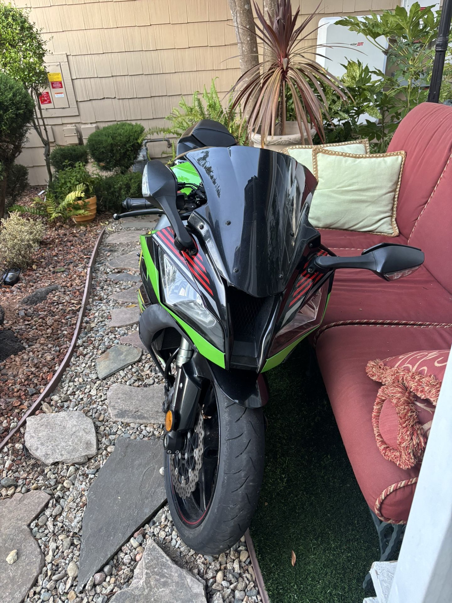 2014 Kawasaki Zx 10 Clean Title 8000 and best offer