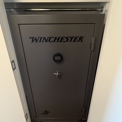 This item is a Winchester 26-gun electronic lock gun safe, likely model TS26-45