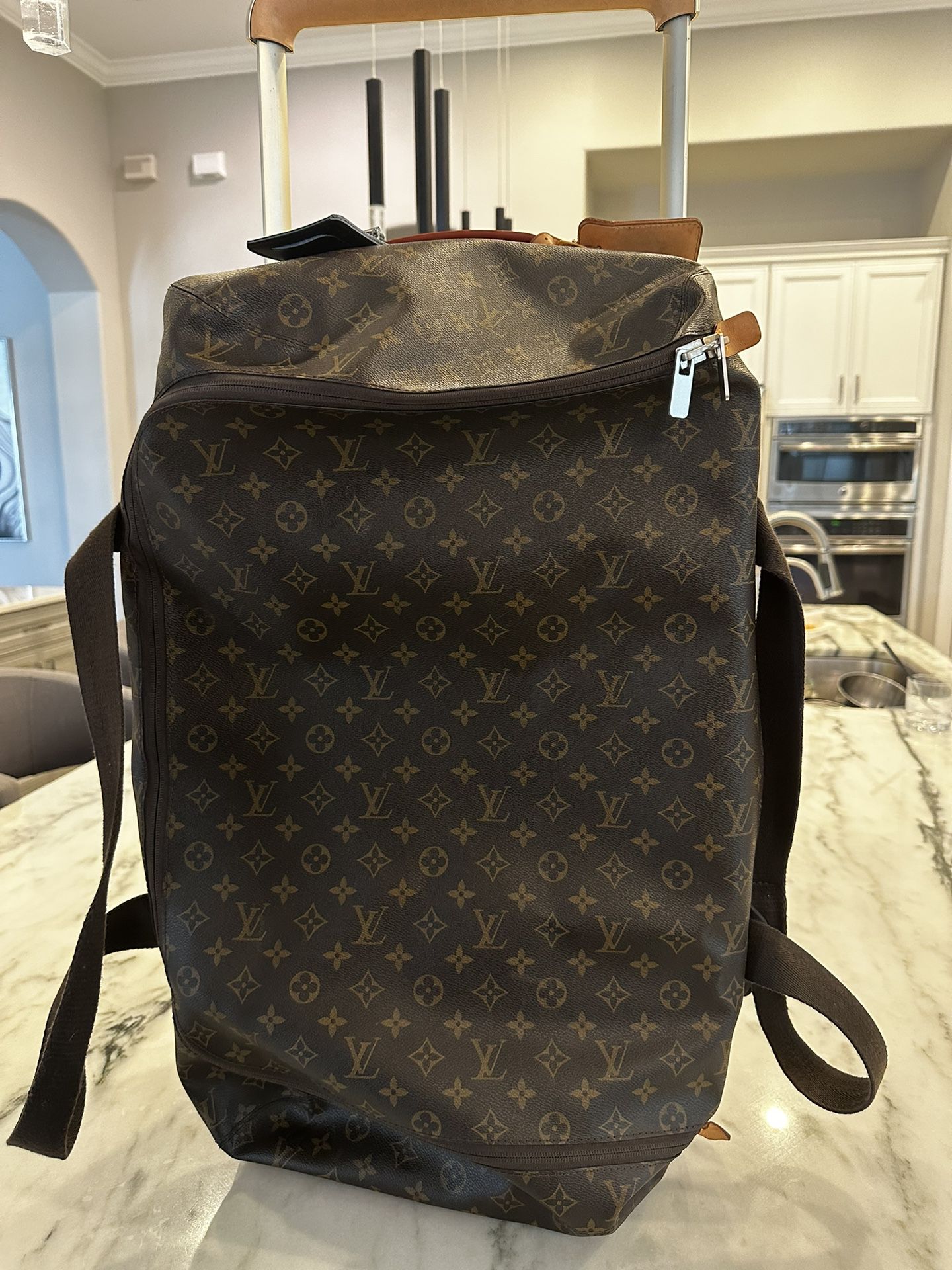 Louis Vuitton Travel Bag for Sale in Bradenton, FL - OfferUp