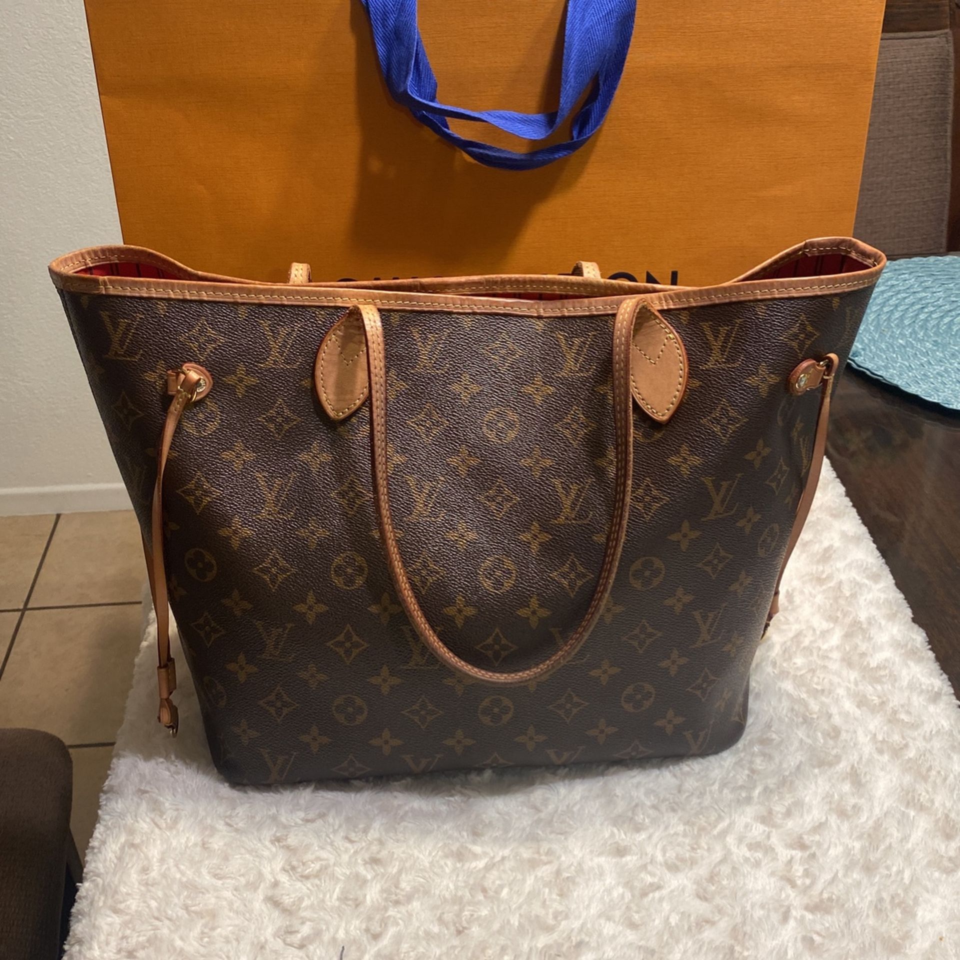 Authentic Louis Vuitton MM Neverfull Handbag for Sale in Arrowhed Farm, CA  - OfferUp