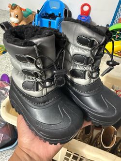 Snow boots toddler