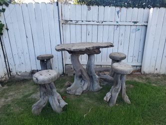 Tree trunk wood bar and stools