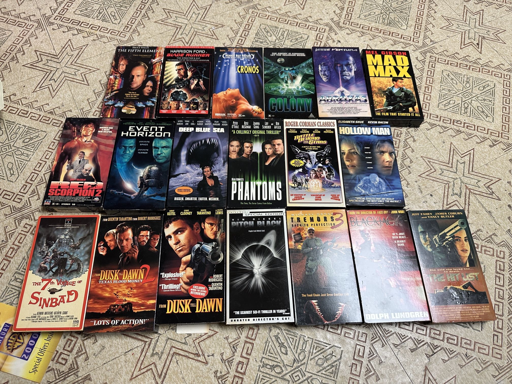 Lot of 19 Horror Sci-Fi VHS Tapes! Rare! Blade Runner, Even Horizon, Mad Max