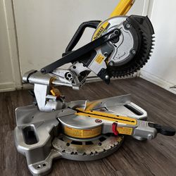 DEWALT 20V MAX Cordless 7-1/4 in. Sliding Miter Saw (Tool Only