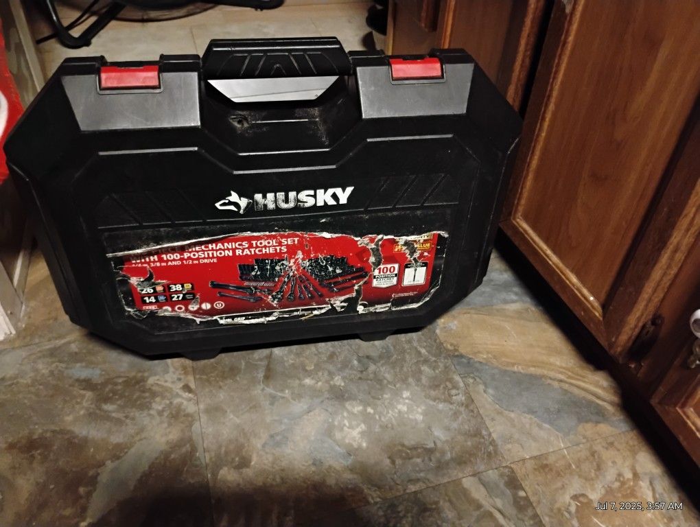 Husky  Canada 100 position  Mechanics Tool Set 105piece
