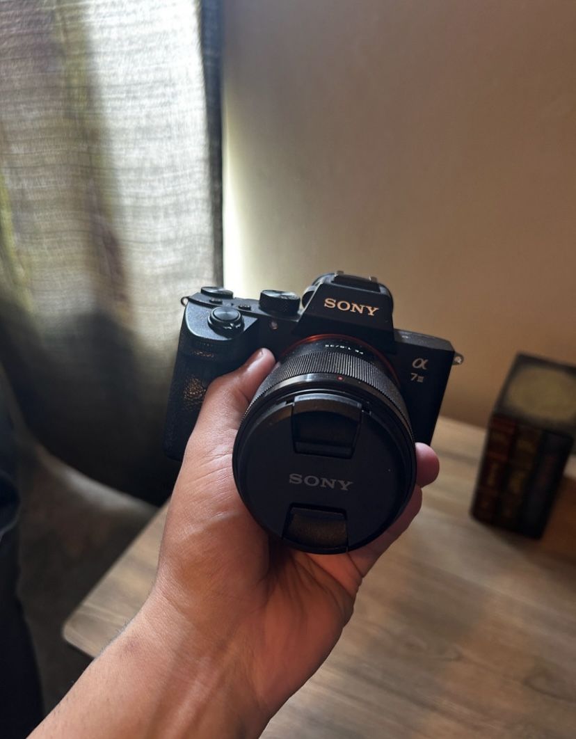 Sony A7iii Mirrorless Camera + 35MM F1.8 Lens