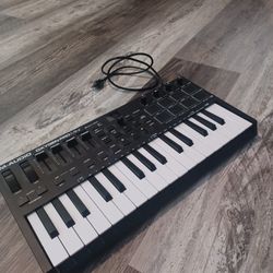 MAudio Oxygen Pro Mini Midi Controller/Keyboard
