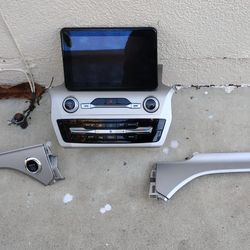 2021 Ford Explorer  Screen Display Radio Knobs Temperature Control Car Start Button And Trim 