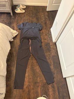 Scrubs set