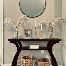 Modern and sleek Console Table 