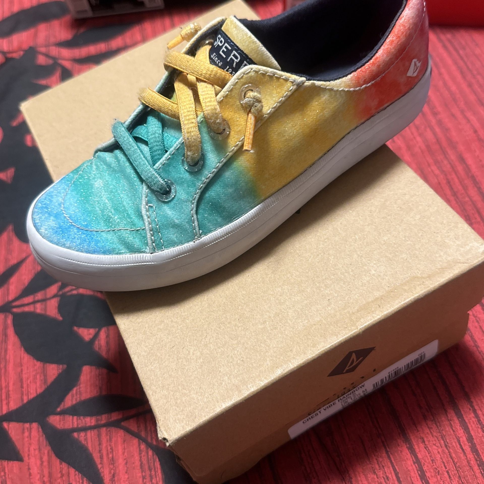 Sperry Crest Vibe