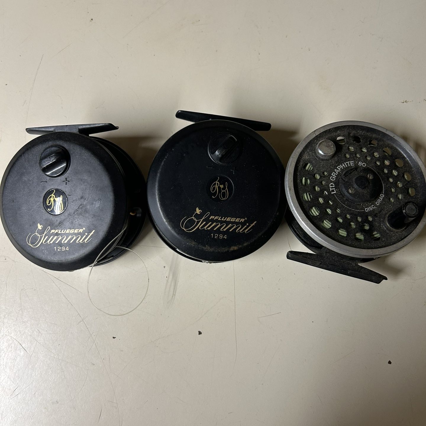 cortland fly fishing reel graphite 80 Crown Series Reels This model features a unique carbon fiber frame plate and a large arbor lightweight spool Retro X Click Reel –