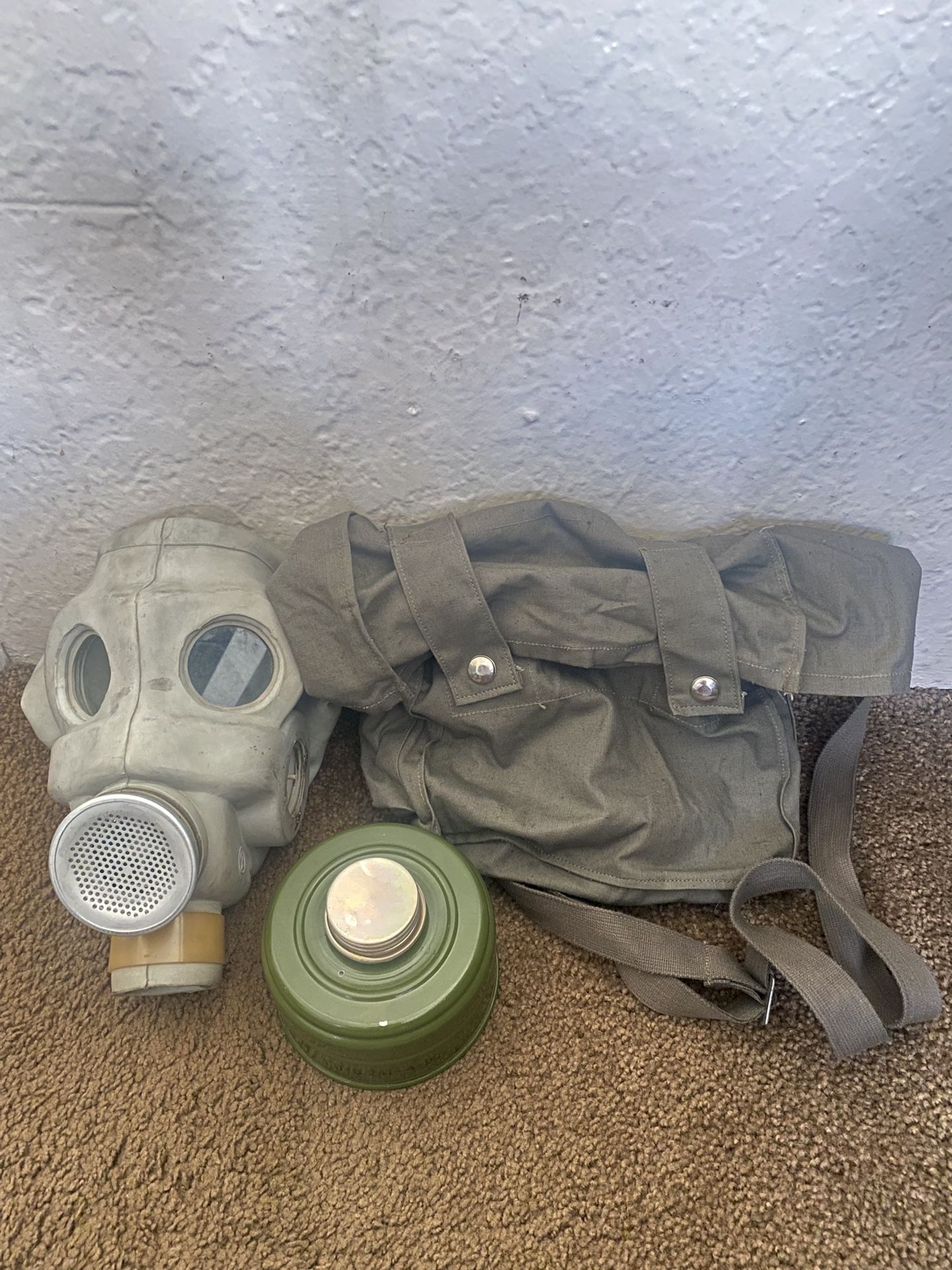 Original Soviet USSR Military PMG Gas Mask with Bag and Filter/ Read Description