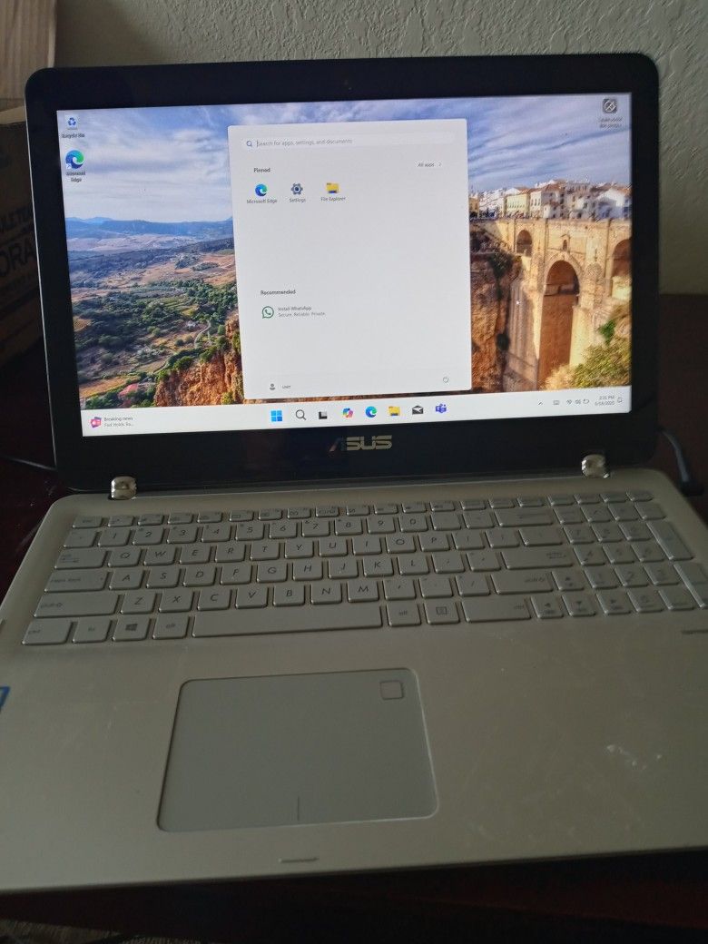ASUS Q504UA BI5T26 - Flip design - Intel Core i5 - 7200U / up to 3.1 GHz - Windows 11 - HD Graphics 620 - 12 GB RAM - 1 TB HDD - 15.6" IPS touchscreen