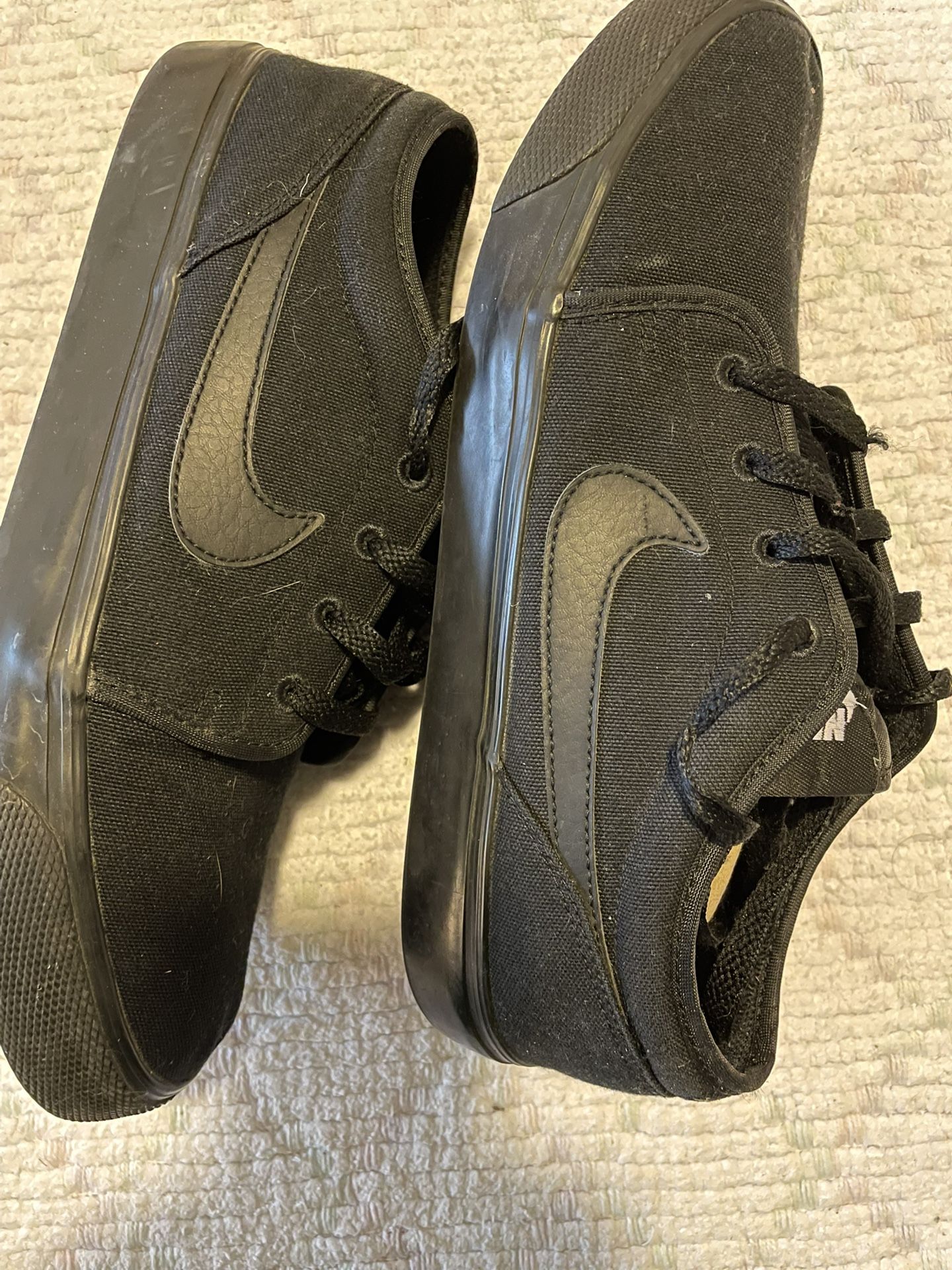 Nike Toki Skateboarding Shoes 