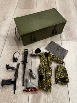 Vintage early 2000s 12pc 1/6 Scale Military Soldier Accessories Clothes & Storage Locker