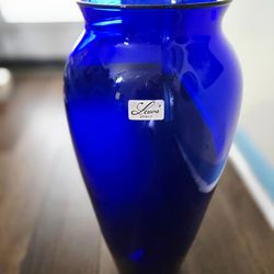 Vintage Italian art glass vase in cobalt blue, identified as the Laura model designed by Vetri Murano. 16"
