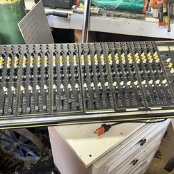 Tapco 7224 Analog Mixing board