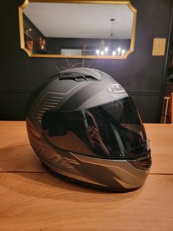 Hjc Full face Helmet, size XL with 2 visors/bag. Excellent condition.