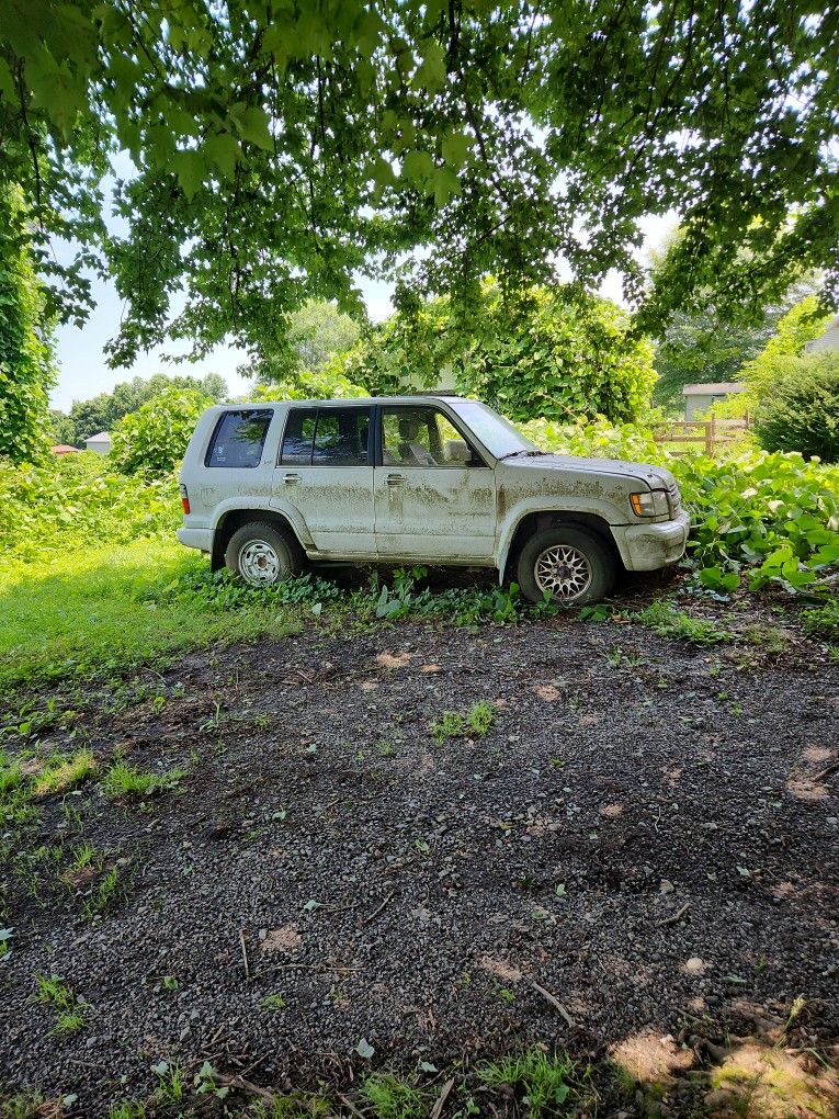 2000 Isuzu Trooper