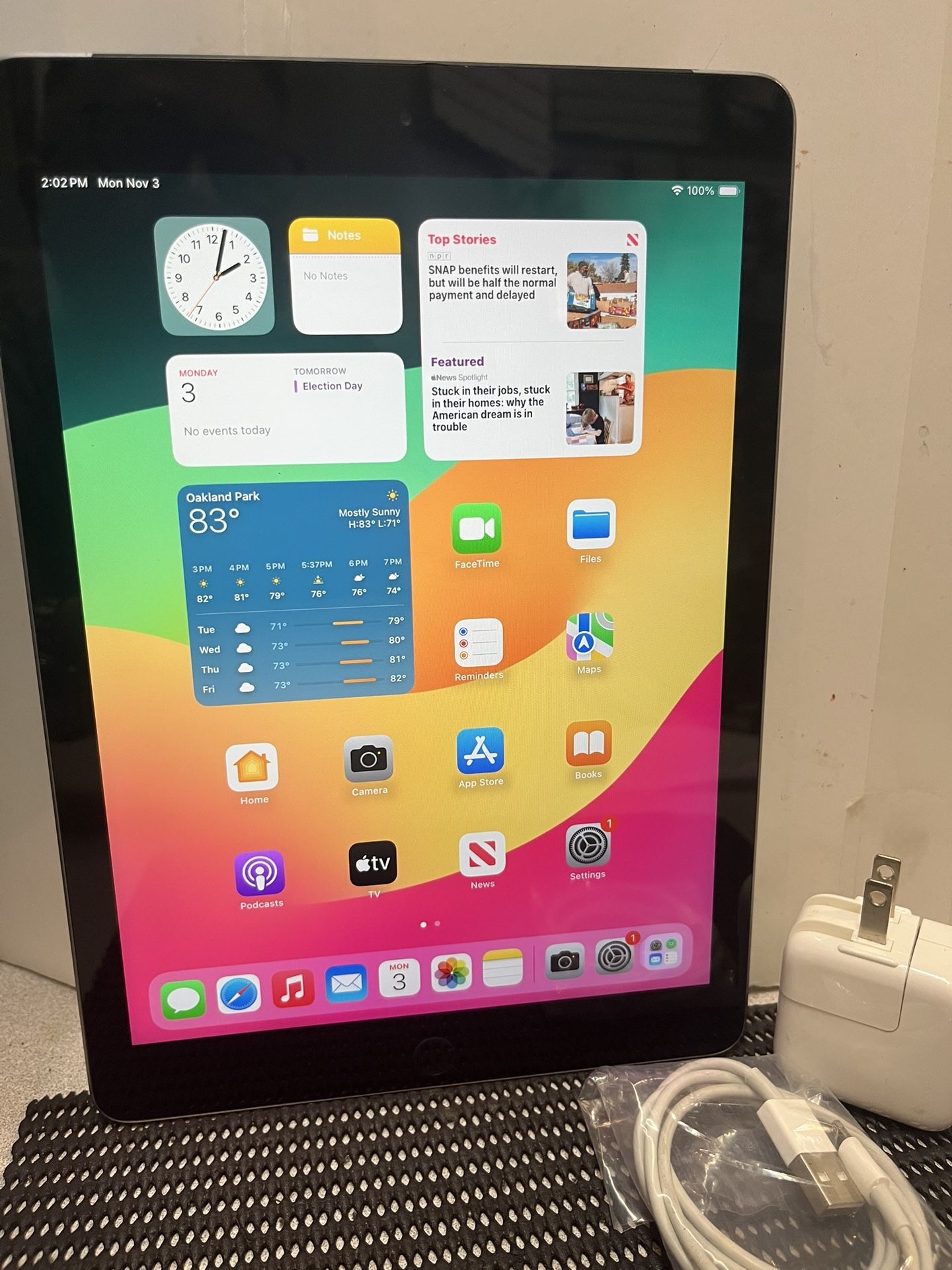 Apple iPad 6th Gen 32GB WiFi + Cellular UNLOCKED 9.7” -Space Gray  