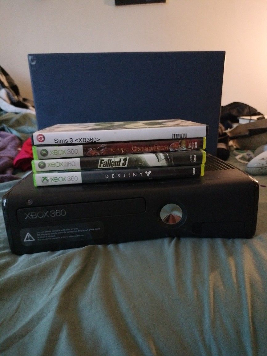 Xbox 360 W/ Games