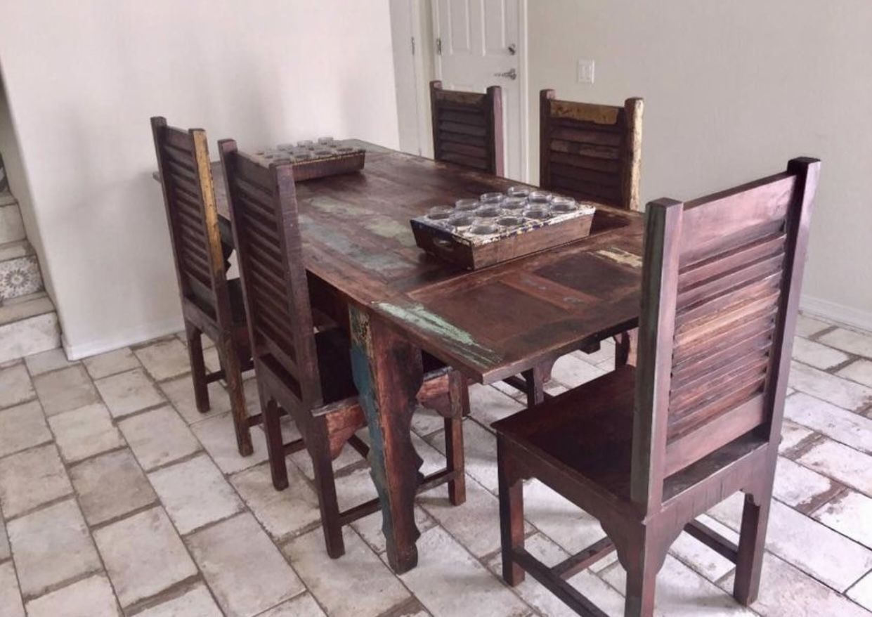 Distressed Wood Dinning Room Set 