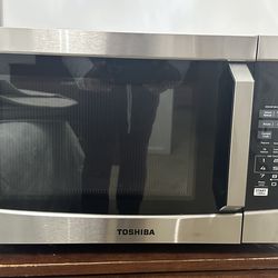 Toshiba Microwave. Brand New