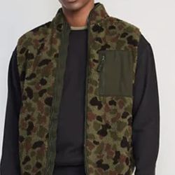 Men’s camouflage Sherpa Vest Medium 
