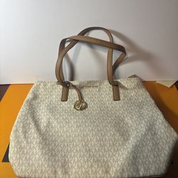 Michael Kors Woman's Bedford Vanillia Tote bag ORTP-$228