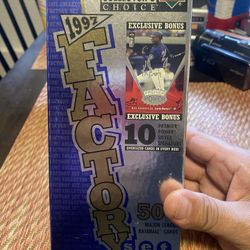 Baseball Cards. New ! Complete Set. 