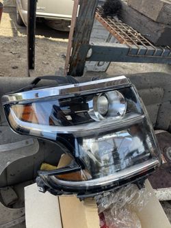 2015 - 2020 Chevrolet Tahoe Suburban OEM Headlight Right Passenger Halogen