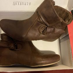 Women Boots Size 9