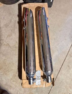 OEM Harley touring mufflers- fits 1(contact info removed) touring bikes